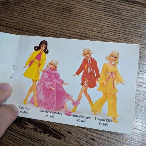 Vintage 1970 Living Barbie And Living Skipper Fashion Book Catalog - Picture 4 of 5